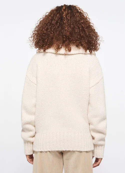 Mustang Carla Troyer Whisper White