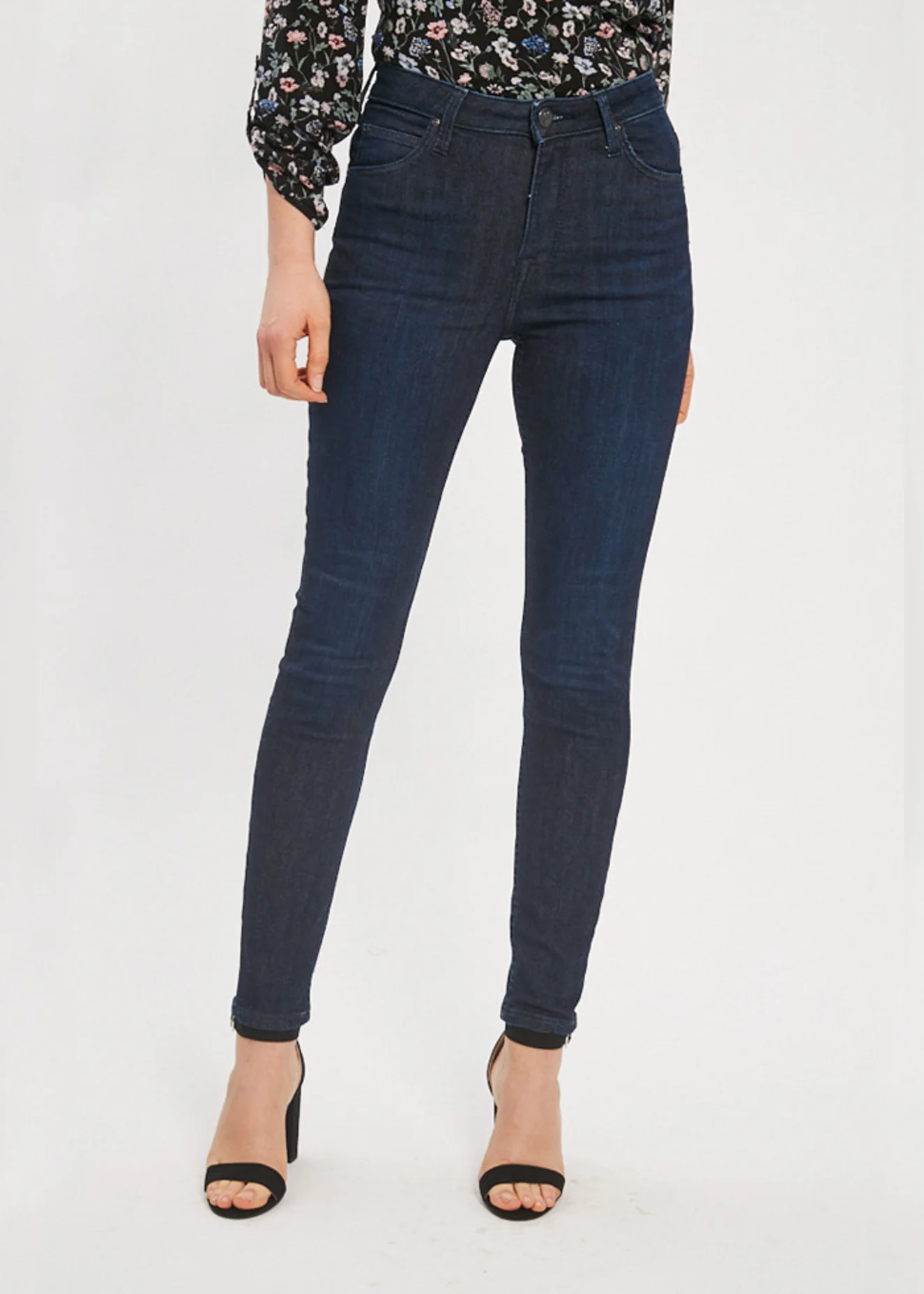 Lee Scarlett High Dark Salida