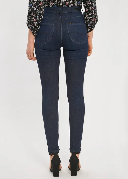 Lee Scarlett High Dark Salida