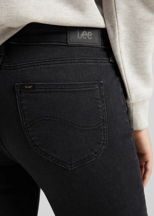 Lee Scarlett Raven Black