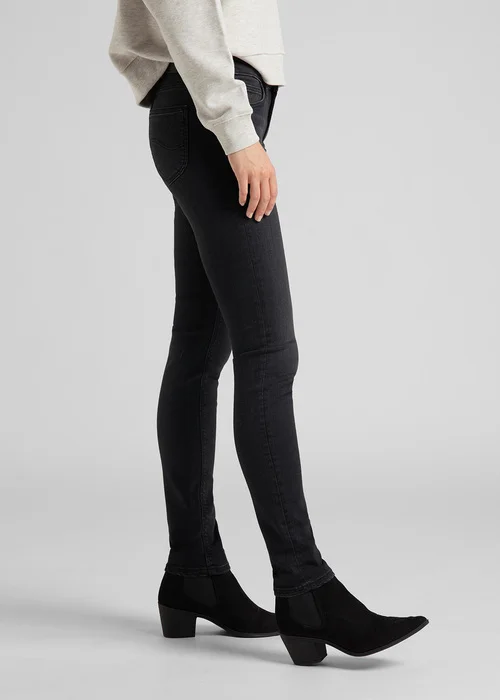 Lee Scarlett Raven Black