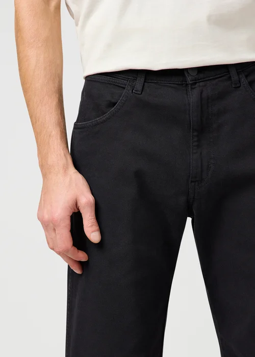 Wrangler Frontier Black Rinse