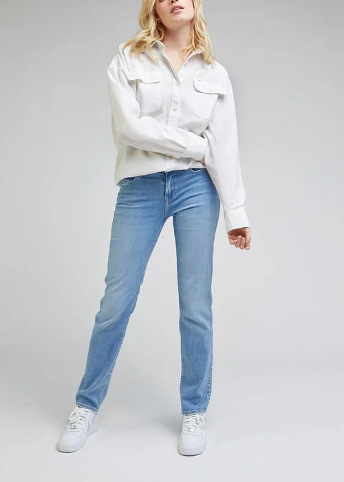 Lee Marion Straight Rushing In Light