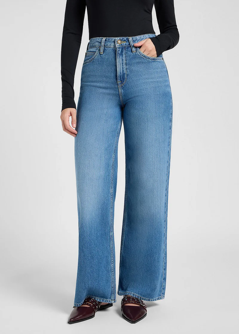 Lee Stella A Line Threaded