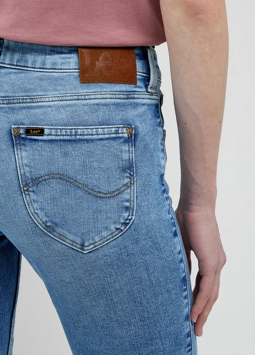 Lee Scarlett Majestic Wave