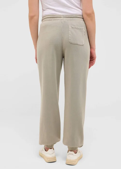 Mustang Nucia Ghost Gray