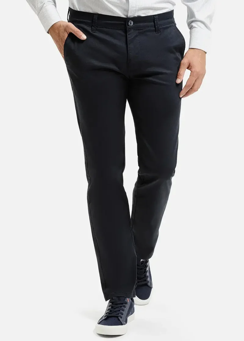 Ciemnoniebieskie Chinosy Cross Jeans