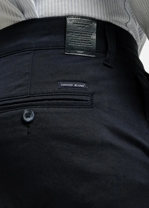 Ciemnoniebieskie Chinosy Cross Jeans