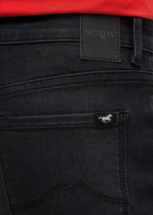 Mustang Crosby Relaxed Straight Denim Black