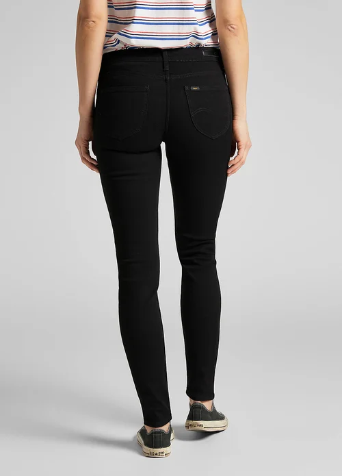 Lee Scarlett Black Rinse B