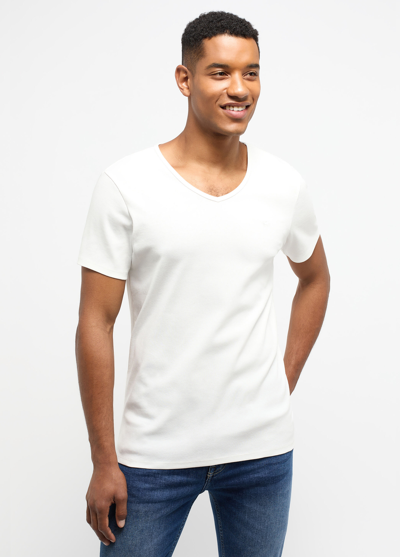 Mustang Jeans Amado V Neck Cannoli Cream - 1014661-2084